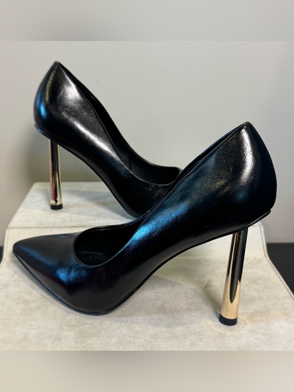 Call It Spring Black Pointed Toe Pumps w Metallic Gold Cylindrical Heel, size 9